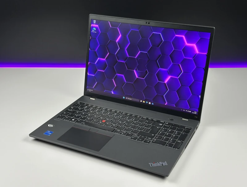 Lenovo ThinkPad T16 Gen 1 - procesor i5-1235U QHD+, modem LTE. Biznesowy laptop z dużą przestrzenią roboczą, wyposażony w Thunderbolt 4.