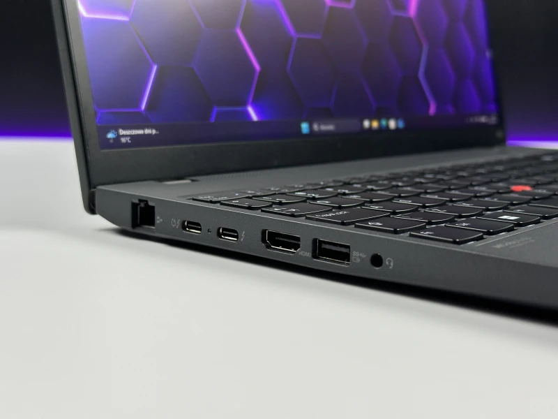 Lenovo ThinkPad T16 Gen 1 - procesor i5-1235U QHD+, modem LTE. Biznesowy laptop z dużą przestrzenią roboczą, wyposażony w Thunderbolt 4.