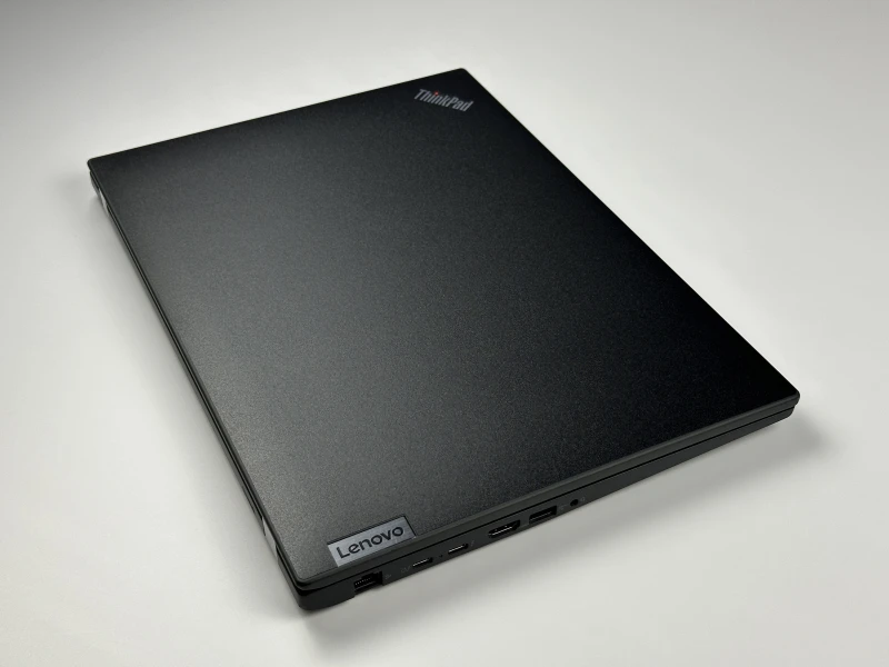Lenovo ThinkPad T16 Gen 1 - procesor i5-1235U QHD+, modem LTE. Biznesowy laptop z dużą przestrzenią roboczą, wyposażony w Thunderbolt 4.