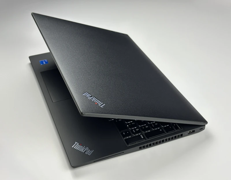 Lenovo ThinkPad T16 Gen 1 - procesor i5-1235U QHD+, modem LTE. Biznesowy laptop z dużą przestrzenią roboczą, wyposażony w Thunderbolt 4. Lenovo ThinkPad T16 Gen 1 - procesor i5-1235U QHD+, modem LTE. Biznesowy laptop z dużą przestrzenią roboczą, wyposażony w Thunderbolt 4.