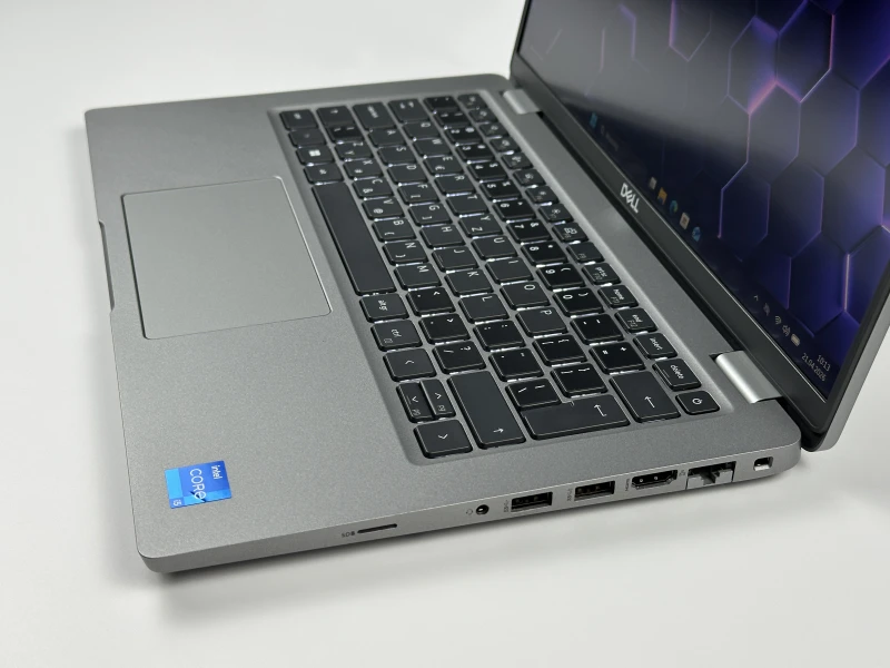 Dell Latitude 5420 z i5-1145G7 – wydajny laptop biznesowy do pracy biurowej, nauki i codziennych zadań. Mobilny, szybki, niezawodny i profesjonalny.