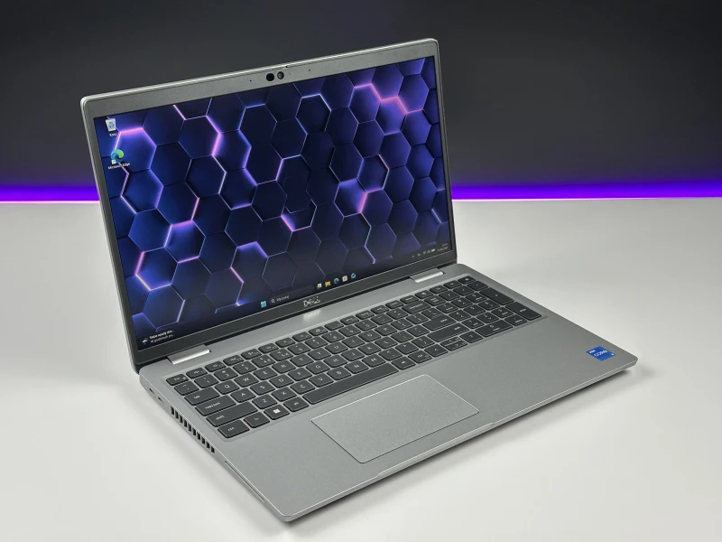 Dell Latitude 5530 – i5-1235U, LTE i ekran FHD 15,6". Nowoczesny laptop biznesowy do pracy mobilnej, wideorozmów i codziennych zadań.
