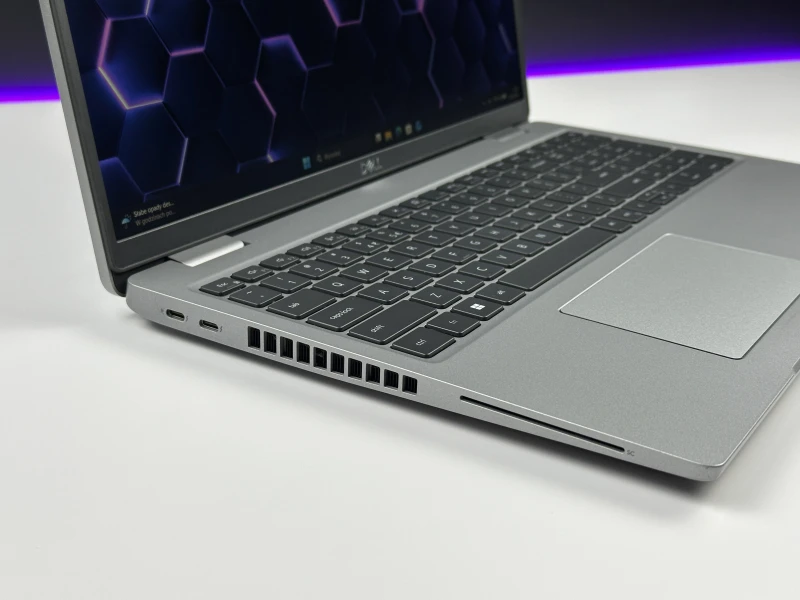 Dell Latitude 5530 – i5-1235U, LTE i ekran FHD 15,6". Nowoczesny laptop biznesowy do pracy mobilnej, wideorozmów i codziennych zadań.