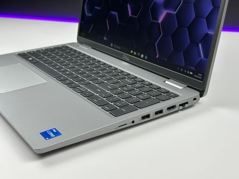 Dell Latitude 5530 – i5-1235U, LTE i ekran FHD 15,6". Nowoczesny laptop biznesowy do pracy mobilnej, wideorozmów i codziennych zadań.