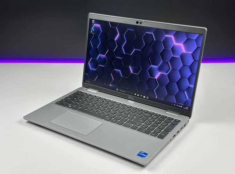 Dell Latitude 5530 – i5-1235U, LTE i ekran FHD 15,6". Nowoczesny laptop biznesowy do pracy mobilnej, wideorozmów i codziennych zadań.