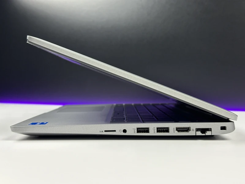 Dell Latitude 5530 – i5-1235U, LTE i ekran FHD 15,6". Nowoczesny laptop biznesowy do pracy mobilnej, wideorozmów i codziennych zadań.