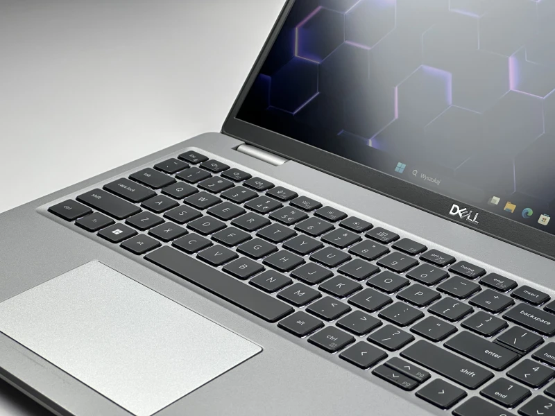 Dell Latitude 5530 – i5-1235U, LTE i ekran FHD 15,6". Nowoczesny laptop biznesowy do pracy mobilnej, wideorozmów i codziennych zadań. Dell Latitude 5530 – i5-1235U, LTE i ekran FHD 15,6". Nowoczesny laptop biznesowy do pracy mobilnej, wideorozmów i codziennych zadań.