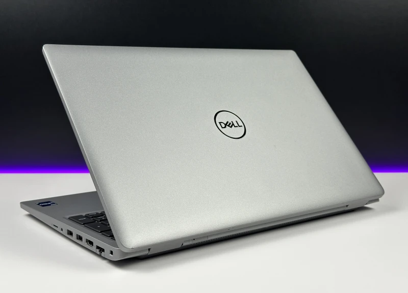 Dell Latitude 5530 - i7-1265U, 15.6", LTE. Biznesowy laptop z klawiaturą US oraz obsługą Thunderbolt 4, zapewniający wygodną pracę. Dell Latitude 5530 - i7-1265U, 15.6", LTE. Biznesowy laptop z klawiaturą US oraz obsługą Thunderbolt 4, zapewniający wygodną pracę.