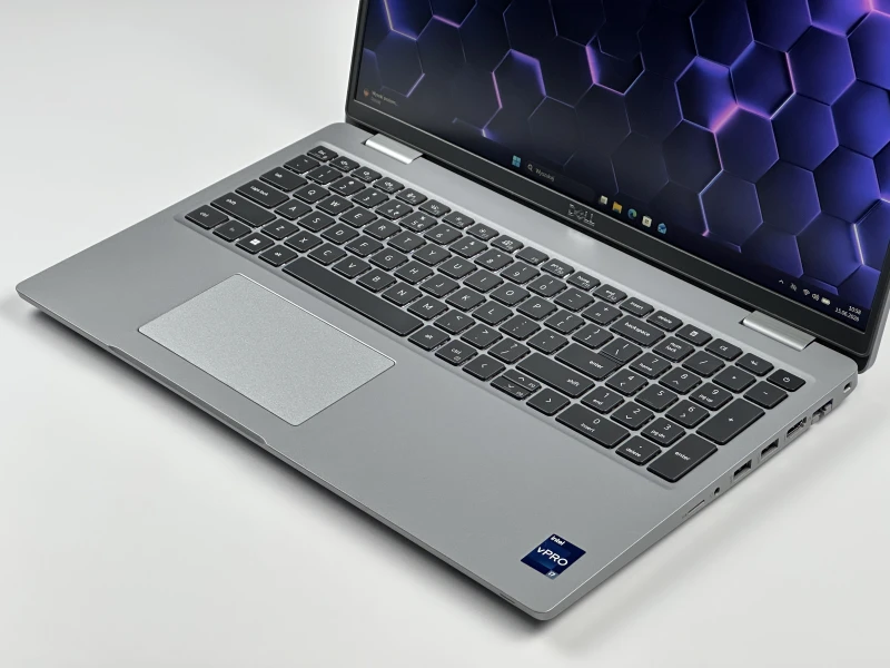 Dell Latitude 5530 - i7-1265U, 15.6", LTE. Biznesowy laptop z klawiaturą US oraz obsługą Thunderbolt 4, zapewniający wygodną pracę.