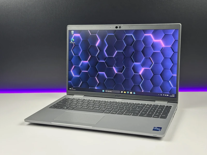 Dell Latitude 5530 - i7-1265U, 15.6", LTE. Biznesowy laptop z klawiaturą US oraz obsługą Thunderbolt 4, zapewniający wygodną pracę. Dell Latitude 5530 - i7-1265U, 15.6", LTE. Biznesowy laptop z klawiaturą US oraz obsługą Thunderbolt 4, zapewniający wygodną pracę.
