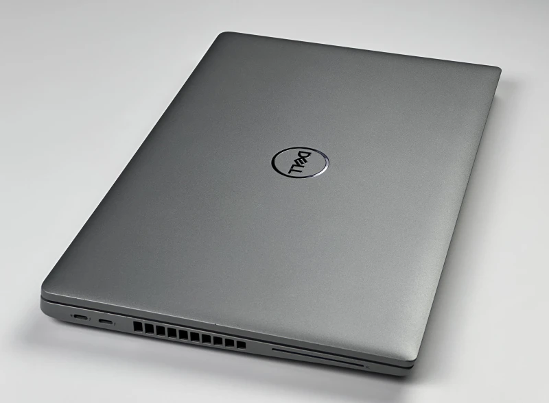 Dell Latitude 5530 - i7-1265U, 15.6", LTE. Biznesowy laptop z klawiaturą US oraz obsługą Thunderbolt 4, zapewniający wygodną pracę.