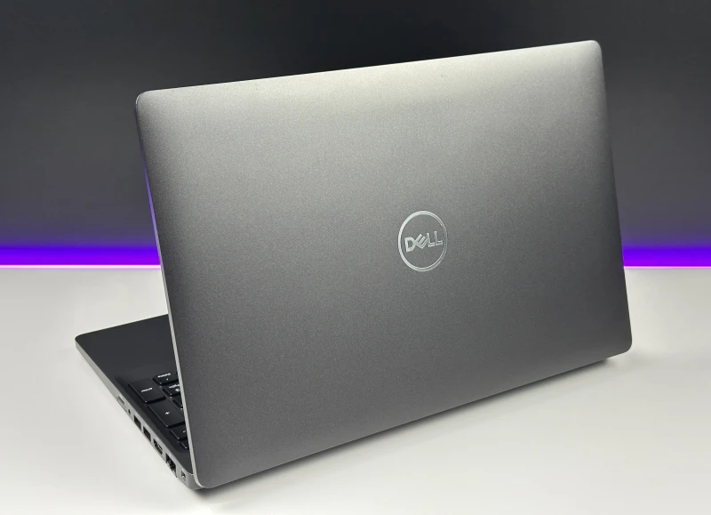 Dell Latitude 5500 - procesor i7-8665U, ekran 15.6", modem LTE. Solidny laptop biznesowy z pełnowymiarową klawiaturą i złączem USB-C.