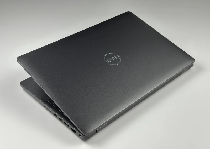 Dell Latitude 5500 - procesor i7-8665U, ekran 15.6", modem LTE. Solidny laptop biznesowy z pełnowymiarową klawiaturą i złączem USB-C.