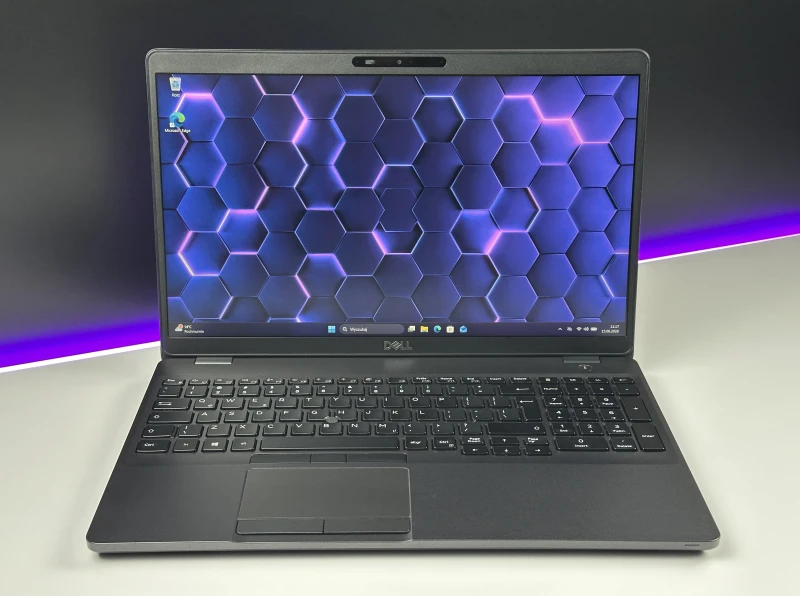 Dell Latitude 5500 - procesor i7-8665U, ekran 15.6", modem LTE. Solidny laptop biznesowy z pełnowymiarową klawiaturą i złączem USB-C.