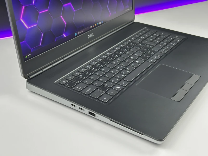 Dell Precision 7750 - procesor i7-10850H, ekran 17.3", karta Quadro RTX 3000. Profesjonalna stacja robocza stworzona do CAD i projektów 3D.