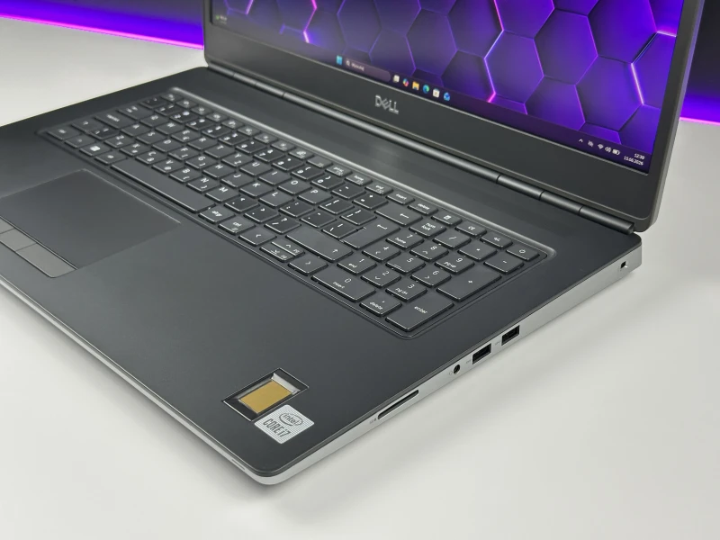 Dell Precision 7750 - procesor i7-10850H, ekran 17.3", karta Quadro RTX 3000. Profesjonalna stacja robocza stworzona do CAD i projektów 3D.