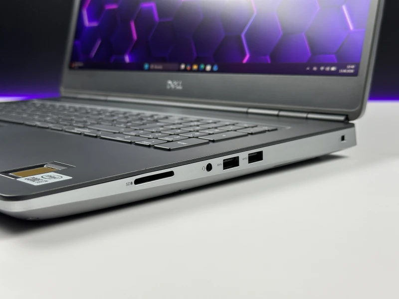 Dell Precision 7750 - procesor i7-10850H, ekran 17.3", karta Quadro RTX 3000. Profesjonalna stacja robocza stworzona do CAD i projektów 3D. Dell Precision 7750 - procesor i7-10850H, ekran 17.3", karta Quadro RTX 3000. Profesjonalna stacja robocza stworzona do CAD i projektów 3D.