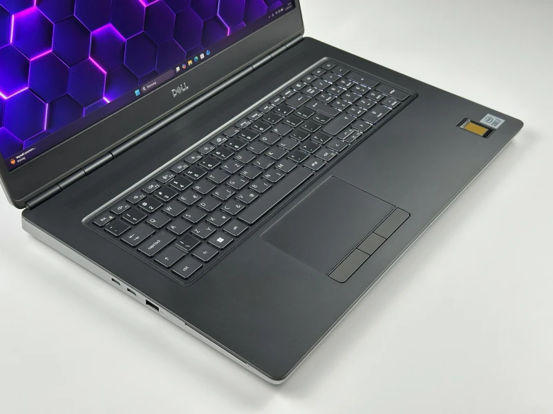 Dell Precision 7750 - procesor i7-10850H, ekran 17.3", karta Quadro RTX 3000. Profesjonalna stacja robocza stworzona do CAD i projektów 3D.