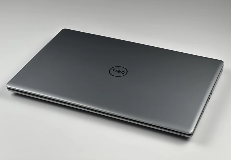 Dell Precision 7750 - procesor i7-10850H, ekran 17.3", karta Quadro RTX 3000. Profesjonalna stacja robocza stworzona do CAD i projektów 3D.