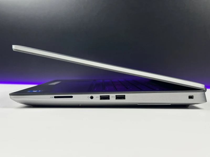 Dell Precision 7760 z i7-11850H, RTX A4000 8GB i ekranem 17,3” FHD. Profesjonalny, biznesowy laptop do renderingu, modelowania i pracy technicznej.