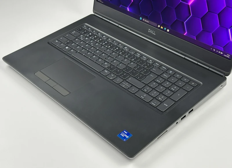 Dell Precision 7760 z i7-11850H, RTX A4000 8GB i ekranem 17,3” FHD. Profesjonalny, biznesowy laptop do renderingu, modelowania i pracy technicznej.