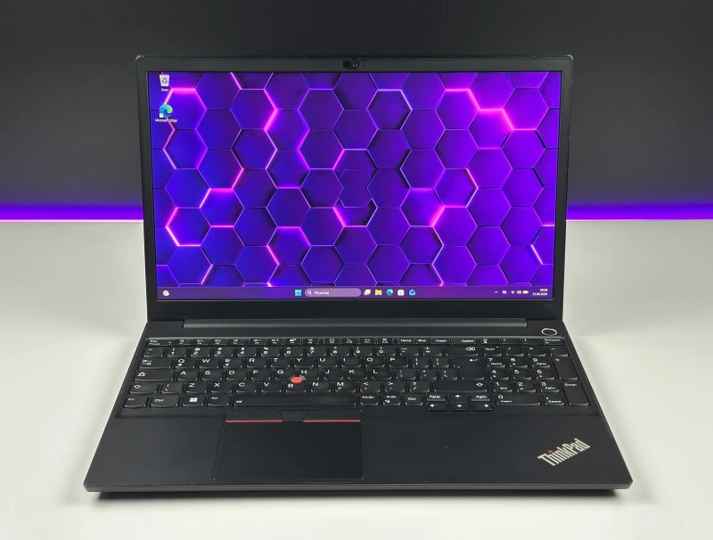 Lenovo ThinkPad E15 Gen 2 - i7-1165G7, 15.6", MX450. Biznesowy laptop z czytnikiem linii papilarnych, wyposażony w Wi-Fi 6 i złącze Thunderbolt 4.