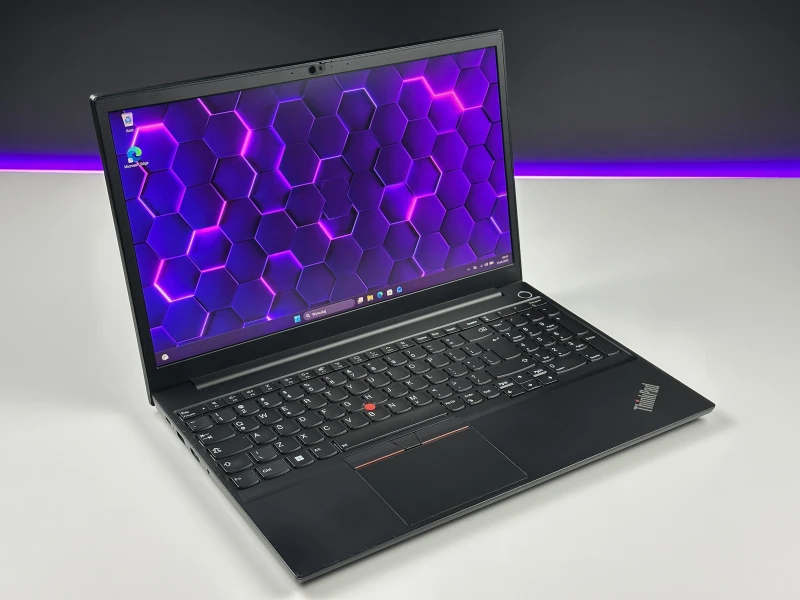 Lenovo ThinkPad E15 Gen 2 - i7-1165G7, 15.6", MX450. Biznesowy laptop z czytnikiem linii papilarnych, wyposażony w Wi-Fi 6 i złącze Thunderbolt 4.
