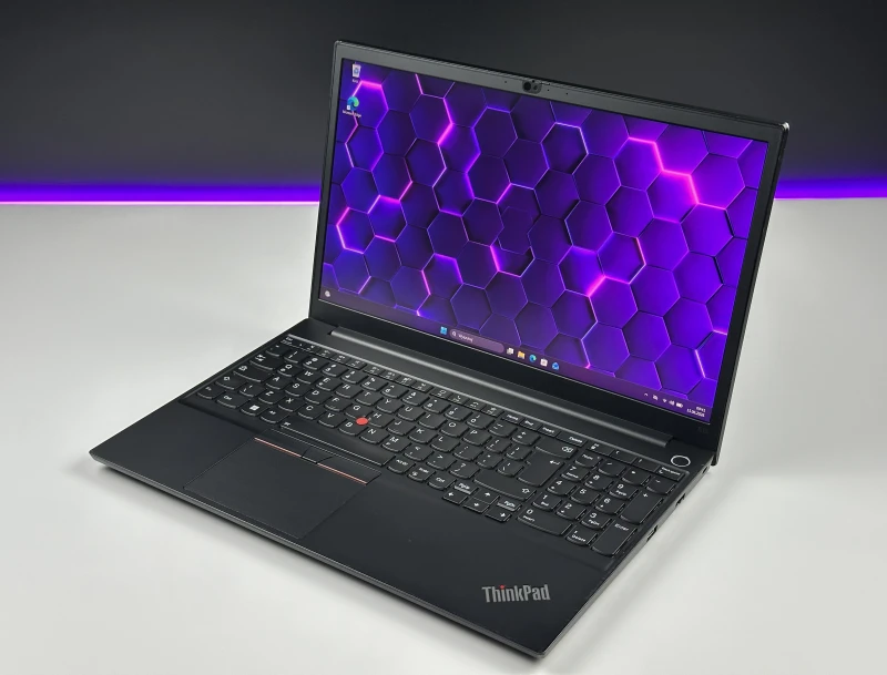Lenovo ThinkPad E15 Gen 2 - i7-1165G7, 15.6", MX450. Biznesowy laptop z czytnikiem linii papilarnych, wyposażony w Wi-Fi 6 i złącze Thunderbolt 4.