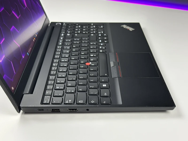 Lenovo ThinkPad E15 Gen 2 - i7-1165G7, 15.6", MX450. Biznesowy laptop z czytnikiem linii papilarnych, wyposażony w Wi-Fi 6 i złącze Thunderbolt 4. Lenovo ThinkPad E15 Gen 2 - i7-1165G7, 15.6", MX450. Biznesowy laptop z czytnikiem linii papilarnych, wyposażony w Wi-Fi 6 i złącze Thunderbolt 4.