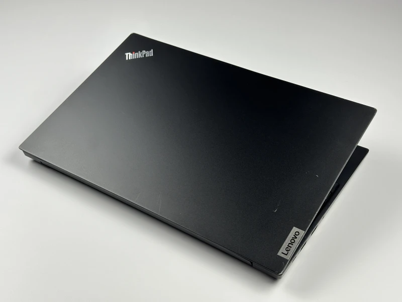 Lenovo ThinkPad E15 Gen 2 - i7-1165G7, 15.6", MX450. Biznesowy laptop z czytnikiem linii papilarnych, wyposażony w Wi-Fi 6 i złącze Thunderbolt 4.