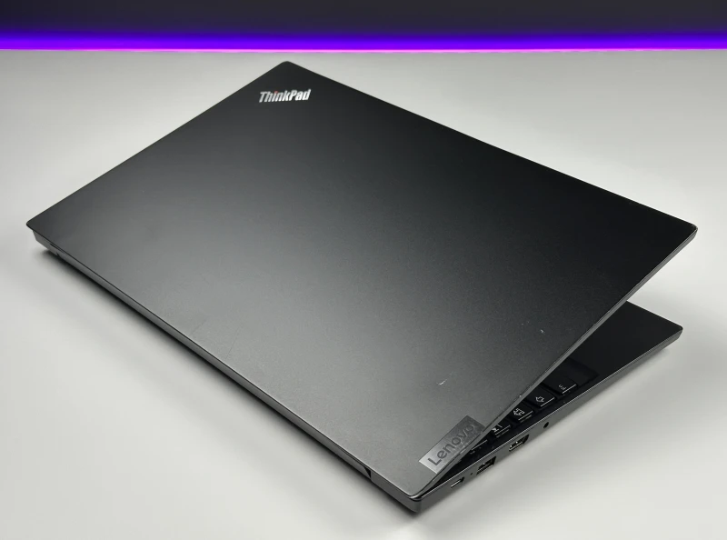 Lenovo ThinkPad E15 Gen 2 - i7-1165G7, 15.6", MX450. Biznesowy laptop z czytnikiem linii papilarnych, wyposażony w Wi-Fi 6 i złącze Thunderbolt 4.