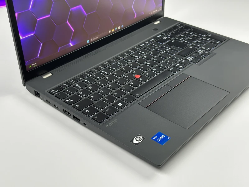 Lenovo ThinkPad T16 Gen 1 - procesor i5-1235U QHD+, modem LTE. Biznesowy laptop z dużą przestrzenią roboczą, wyposażony w Thunderbolt 4.