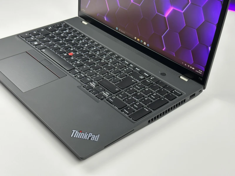 Lenovo ThinkPad T16 Gen 1 - procesor i5-1235U QHD+, modem LTE. Biznesowy laptop z dużą przestrzenią roboczą, wyposażony w Thunderbolt 4.