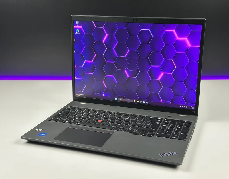 Lenovo ThinkPad T16 Gen 1 - procesor i5-1235U QHD+, modem LTE. Biznesowy laptop z dużą przestrzenią roboczą, wyposażony w Thunderbolt 4.
