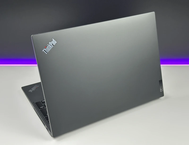Lenovo ThinkPad T16 Gen 1 - procesor i5-1235U QHD+, modem LTE. Biznesowy laptop z dużą przestrzenią roboczą, wyposażony w Thunderbolt 4.