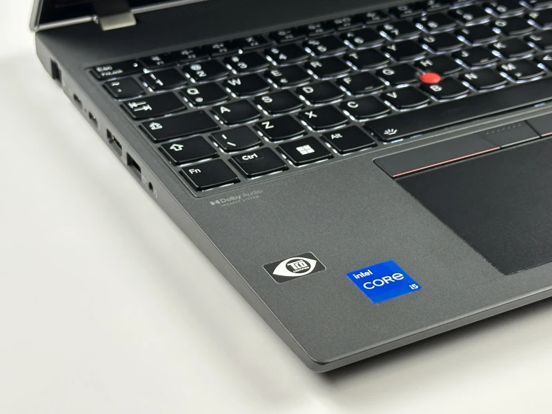 Lenovo ThinkPad T16 Gen 1 - procesor i5-1235U QHD+, modem LTE. Biznesowy laptop z dużą przestrzenią roboczą, wyposażony w Thunderbolt 4.