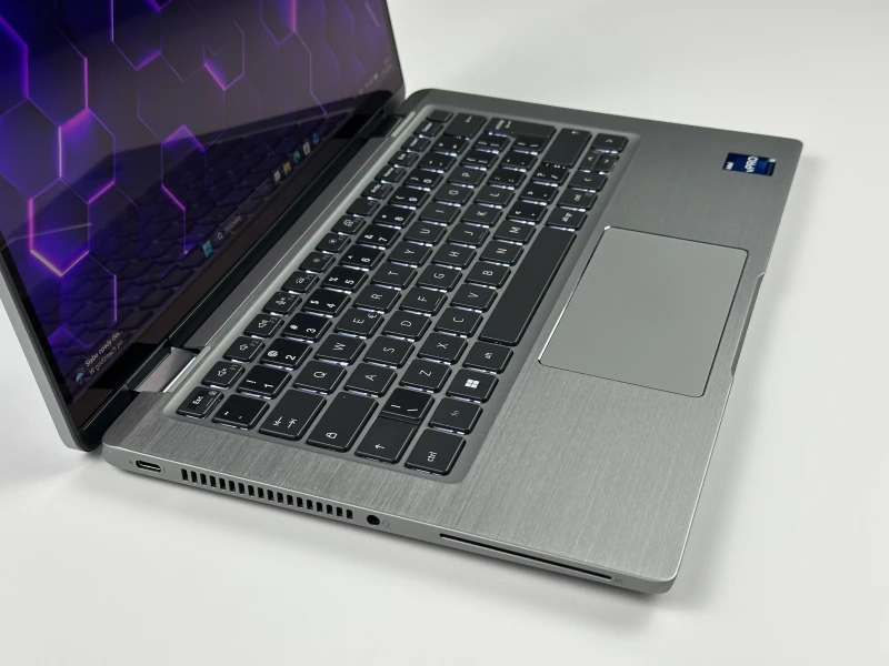Dell Latitude 7330 2in1 - i5-1245U, 13.3" FHD dotykowy. Biznesowy laptop z LTE, Smart Card i czytnikiem linii papilarnych – idealny do pracy mobilnej.