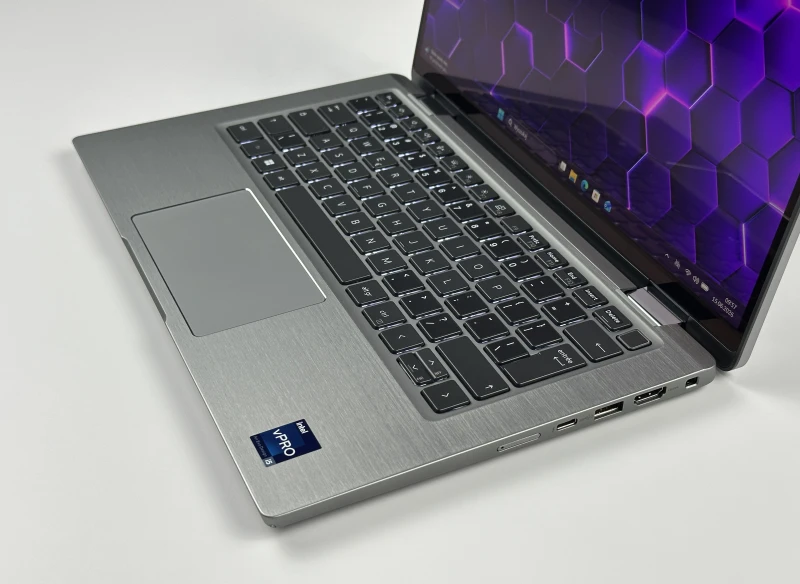 Dell Latitude 7330 2in1 - i5-1245U, 13.3" FHD dotykowy. Biznesowy laptop z LTE, Smart Card i czytnikiem linii papilarnych – idealny do pracy mobilnej.