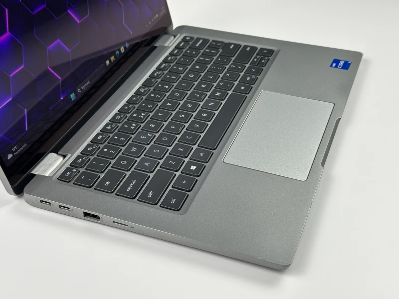 DELL Latitude 5320 2w1 z i5-1145G7 – lekki, dotykowy laptop biznesowy z matrycą FHD. Idealny do pracy i nauki. Sprawdź naszą ofertę!
