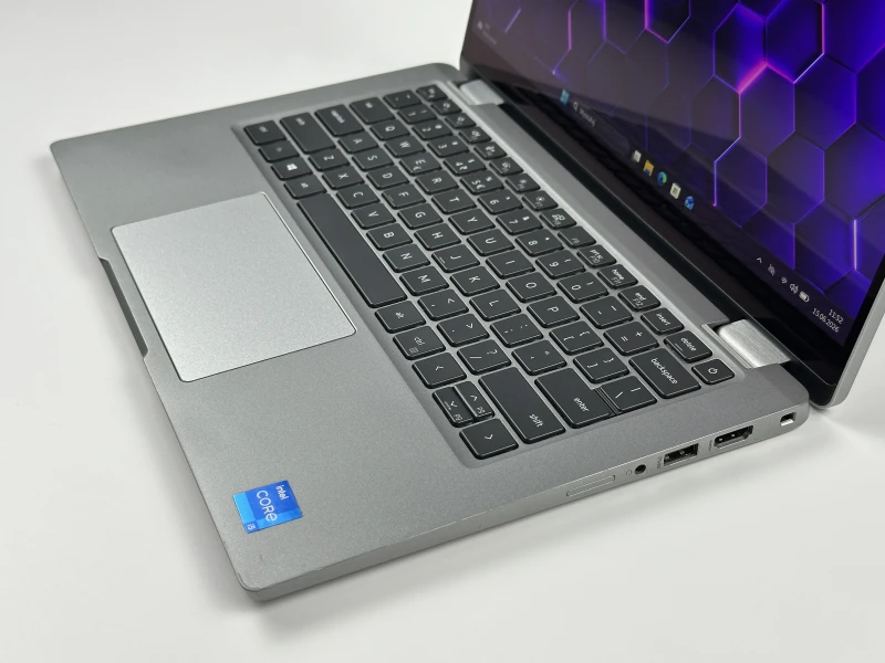DELL Latitude 5320 2w1 z i5-1145G7 – lekki, dotykowy laptop biznesowy z matrycą FHD. Idealny do pracy i nauki. Sprawdź naszą ofertę!