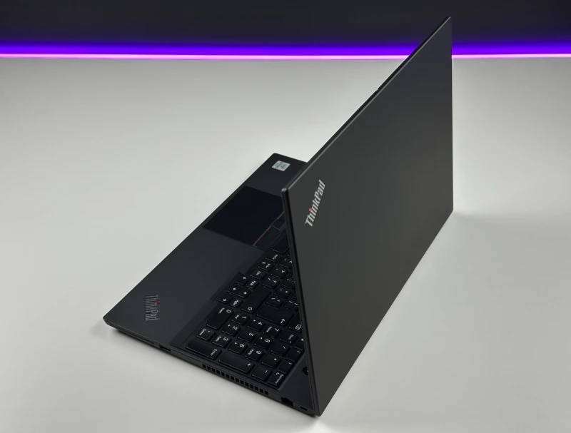 Lenovo ThinkPad T15 Gen 1 z i5-10310U i matrycą FHD – klasyczny, niezawodny laptop biznesowy z dużym ekranem i wydajnością do codziennej pracy. Lenovo ThinkPad T15 Gen 1 z i5-10310U i matrycą FHD – klasyczny, niezawodny laptop biznesowy z dużym ekranem i wydajnością do codziennej pracy.
