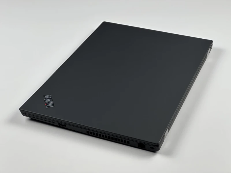 Lenovo ThinkPad T15 Gen 1 z i5-10310U i matrycą FHD – klasyczny, niezawodny laptop biznesowy z dużym ekranem i wydajnością do codziennej pracy.