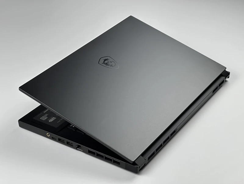 MSI GS66 Stealth 11UH - i7-11800H, RTX 3080, 15.6" QHD 165Hz. Laptop gamingowy z aluminiową obudową, klawiaturą RGB i wydajnym chłodzeniem.
