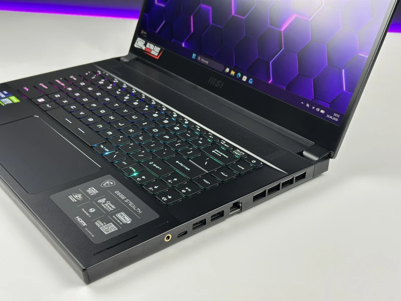 MSI GS66 Stealth 11UH - i9-11900H, 360Hz, RTX 3080. Gamingowy laptop z klawiaturą RGB i matrycą 360Hz stworzoną do rywalizacji e-sportowej.