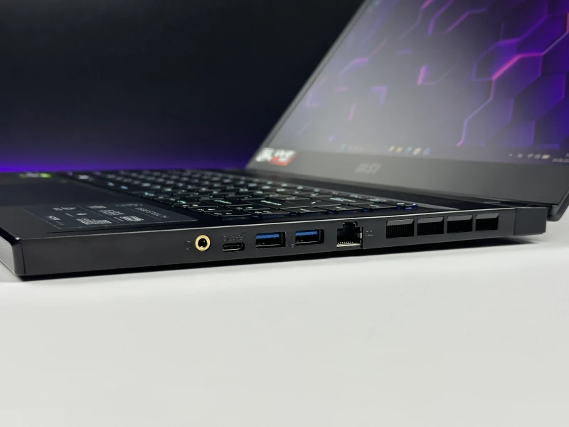 MSI GS66 Stealth 11UH - i9-11900H, 360Hz, RTX 3080. Gamingowy laptop z klawiaturą RGB i matrycą 360Hz stworzoną do rywalizacji e-sportowej.