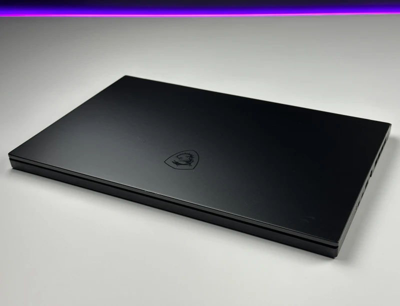 MSI Stealth GS66 12UHS - i7-12700H, QHD 240Hz, RTX 3080 Ti. Laptop gamingowy z klawiaturą RGB, czytnikiem linii papilarnych i aluminiową obudową.