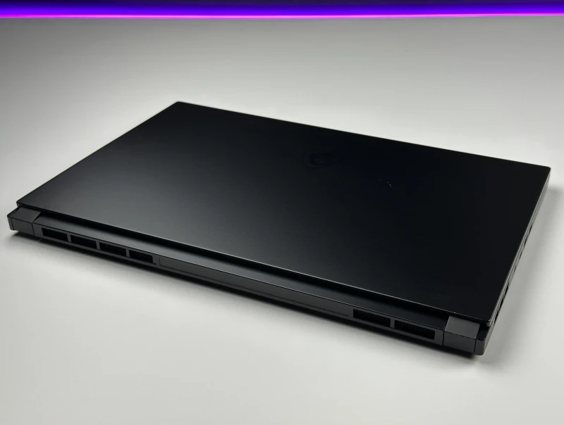 MSI Stealth GS66 12UHS - i7-12700H, QHD 240Hz, RTX 3080 Ti. Laptop gamingowy z klawiaturą RGB, czytnikiem linii papilarnych i aluminiową obudową.