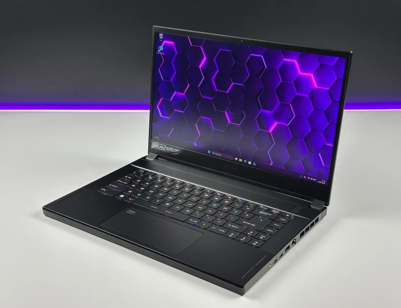 MSI Stealth GS66 12UHS - i7-12700H, QHD 240Hz, RTX 3080 Ti. Laptop gamingowy z klawiaturą RGB, czytnikiem linii papilarnych i aluminiową obudową.