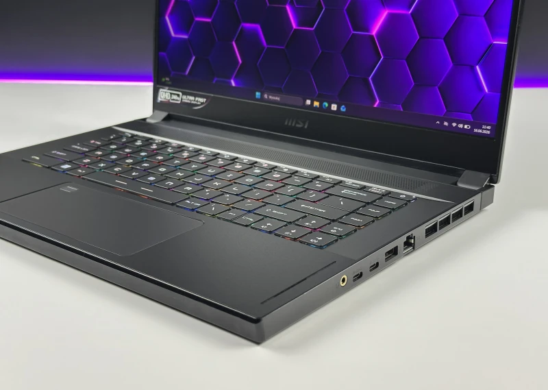MSI Stealth GS66 12UHS - i7-12700H, QHD 240Hz, RTX 3080 Ti. Laptop gamingowy z klawiaturą RGB, czytnikiem linii papilarnych i aluminiową obudową.