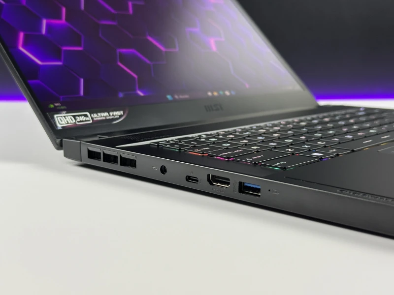 MSI Stealth GS66 12UHS - i7-12700H, QHD 240Hz, RTX 3080 Ti. Laptop gamingowy z klawiaturą RGB, czytnikiem linii papilarnych i aluminiową obudową.